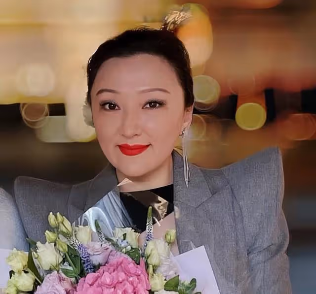 知名玉女歌手近照曝光!罕見出席聚會,未婚產子當單親媽媽多年