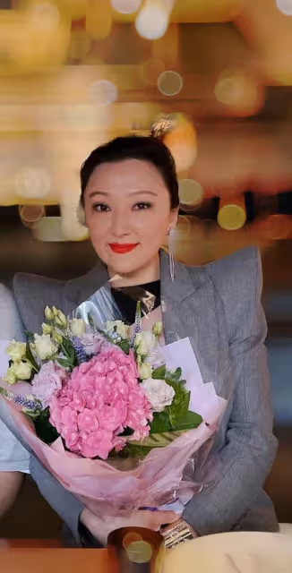 51歲玉女歌手曝近況!造型大膽似凍齡,曾與王菲爭資源失敗後隱退
