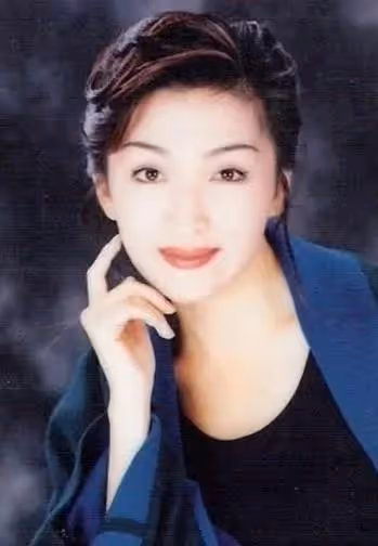 51歲玉女歌手曝近況!造型大膽似凍齡,曾與王菲爭資源失敗後隱退
