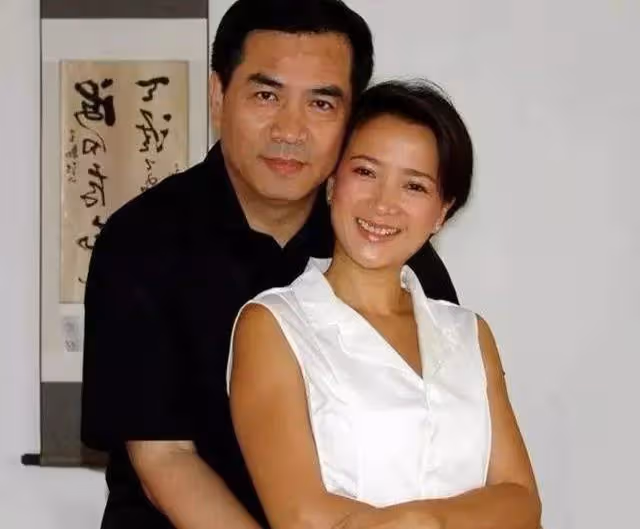 甩掉劉威,插足許亞軍婚姻的何晴,在患上腦瘤後如今怎樣了?