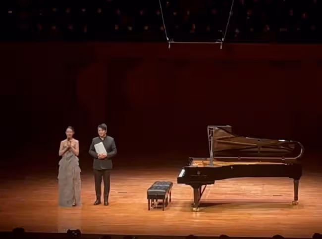 邱淑貞女兒赴韓國支持郎朗夫婦,氣質不輸吉娜,疑似為出道做準備