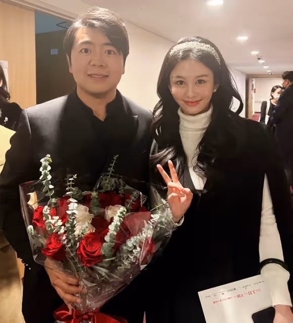 邱淑貞女兒赴韓國支持郎朗夫婦,氣質不輸吉娜,疑似為出道做準備