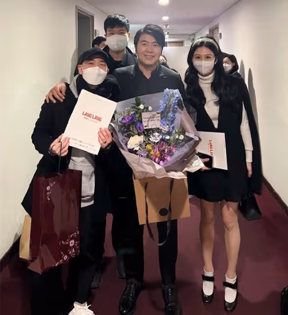 邱淑貞女兒赴韓國支持郎朗夫婦,氣質不輸吉娜,疑似為出道做準備