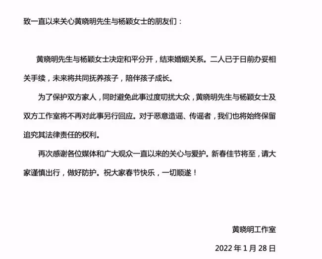 baby離婚後忙帶娃,陪小海綿逛街看電影,素顏出鏡黑眼圈難掩憔悴