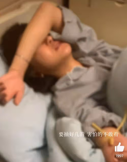 29歲女星自曝得重病!躺病床上做腎穿刺太憔悴,老公李晨不離不棄