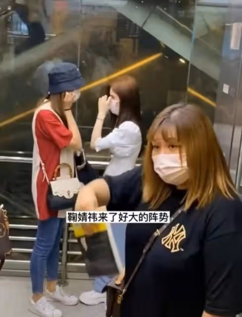 趙麗穎被曝耍大牌!拍戲現場工作人員搶奪路人手機,遭吐槽太虛偽