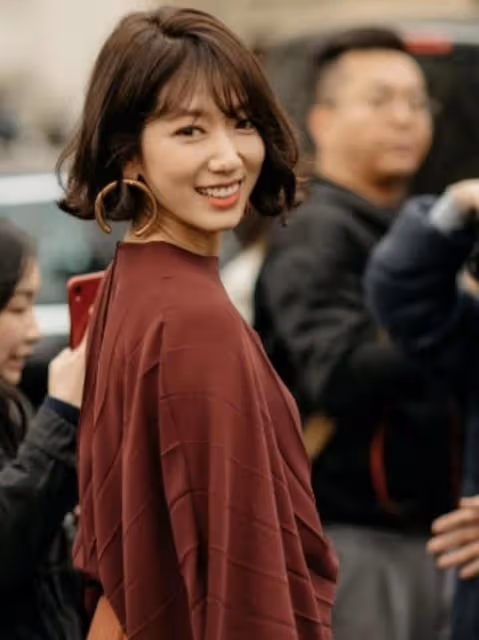 愛上一個不會紅的男友，女神朴信惠會等他多久？