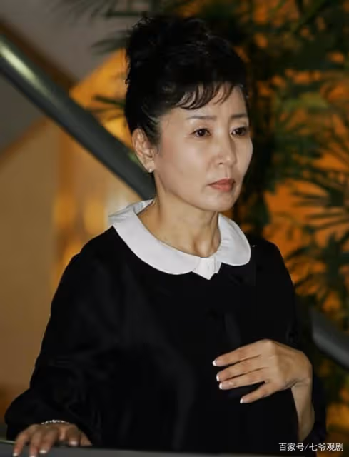 嫁給名門之後，卻成貧賤夫妻，金慈玉第一段婚姻可惜了