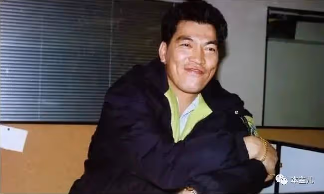 「大傻」成奎安去世後,大兒子獨吞遺產,小兒子連上學的錢都沒有