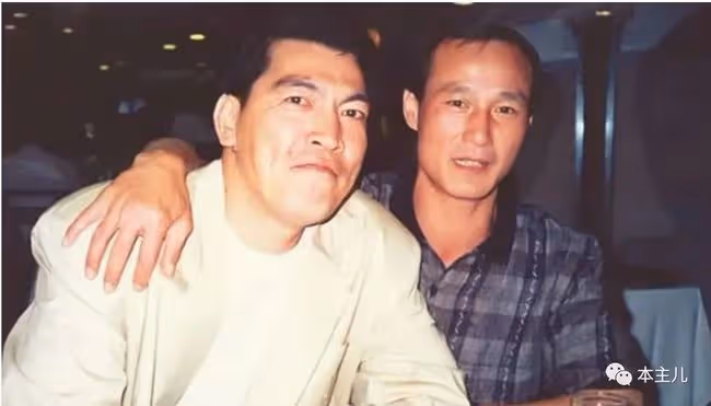 「大傻」成奎安去世後,大兒子獨吞遺產,小兒子連上學的錢都沒有