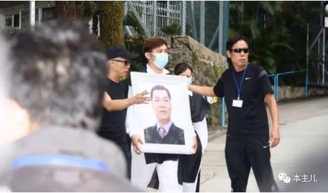 「大傻」成奎安去世後,大兒子獨吞遺產,小兒子連上學的錢都沒有