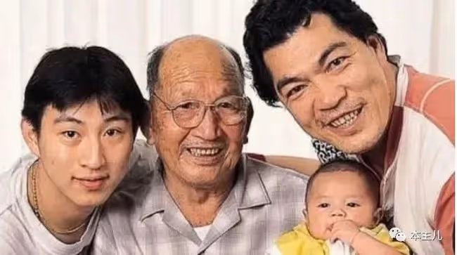 「大傻」成奎安去世後,大兒子獨吞遺產,小兒子連上學的錢都沒有