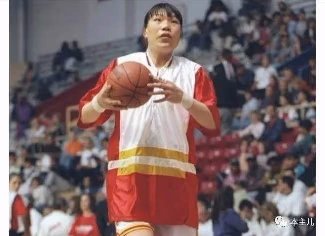 31歲退役,43歲嫁粉絲,55歲沒孩子,鄭海霞如今過得怎樣?