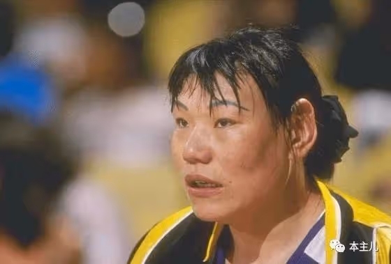 31歲退役,43歲嫁粉絲,55歲沒孩子,鄭海霞如今過得怎樣?