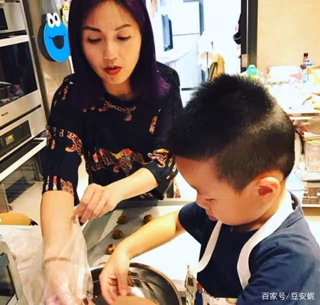 曬曬楊千嬅在香港的家,平時都是老公做飯,這種相處方式太舒服了