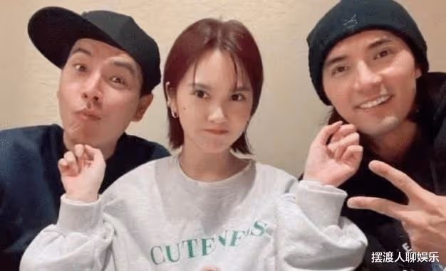 楊丞琳曬出這張合照,馬上喜提熱搜,網友:爺青回