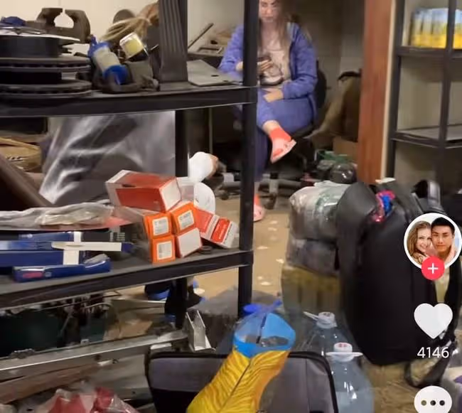 百萬粉網紅被困烏克蘭,帶妻女躲地下室等救援,城市上空滿是硝煙