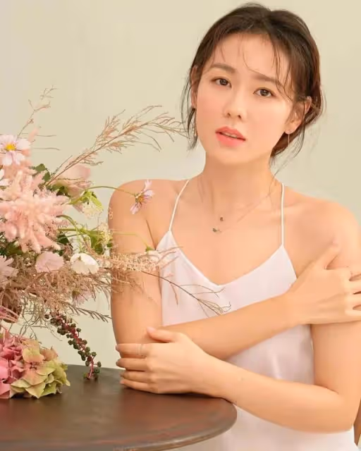 40歲孫藝珍婚後首度亮相,神情憔悴卻眼帶笑意,玄彬把她怎麼了?