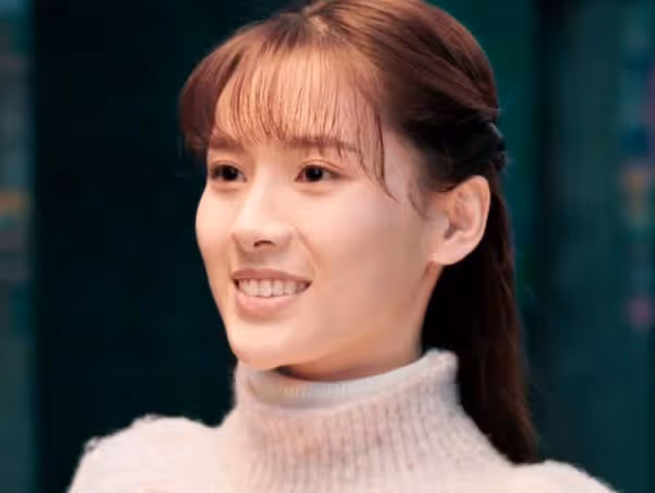 《昔有琉璃瓦》集體扮嫩,相比陳鈺琪和天愛,41歲的她更有少女感