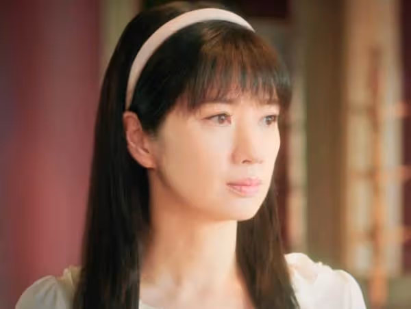 《昔有琉璃瓦》集體扮嫩,相比陳鈺琪和天愛,41歲的她更有少女感