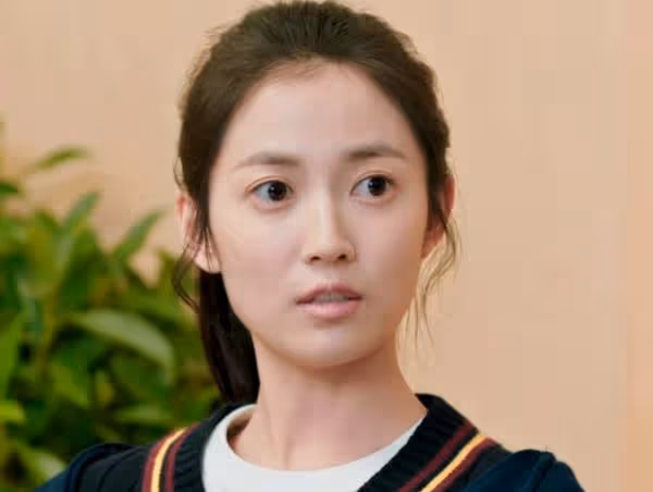 《昔有琉璃瓦》集體扮嫩,相比陳鈺琪和天愛,41歲的她更有少女感
