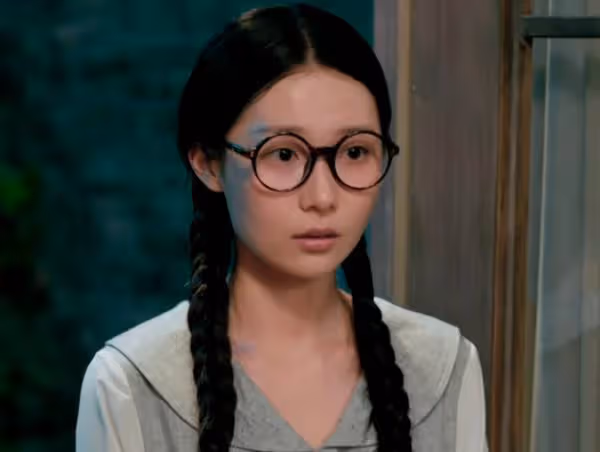 《昔有琉璃瓦》集體扮嫩,相比陳鈺琪和天愛,41歲的她更有少女感