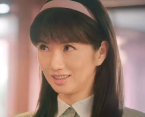 《昔有琉璃瓦》集體扮嫩,相比陳鈺琪和天愛,41歲的她更有少女感