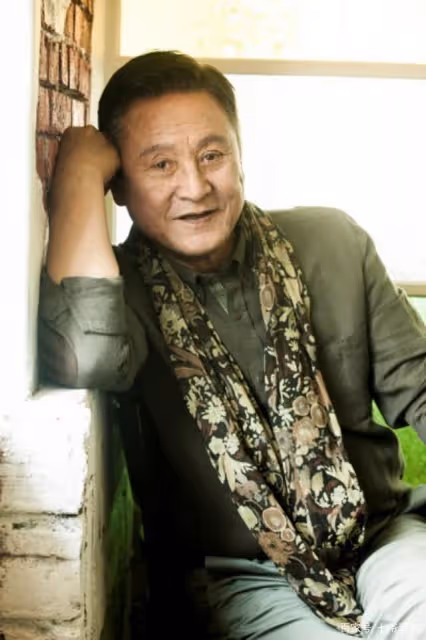 年輕時是帥哥，老了是花樣爺爺，其實「雅麗瑩」爸爸愛妻如命