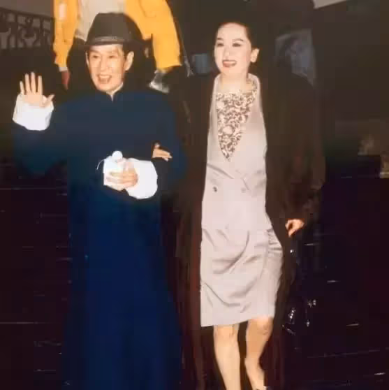 同居30年轉正!「為丈夫終生穿塑身衣」4億遺產卻只得1元「為爭產與兒女公開決裂」73歲臨走前終和解