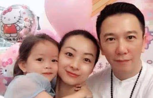 57歲溫兆倫定居內地近20年罕曬娃!6歲女兒五官精緻,側顏似神爸