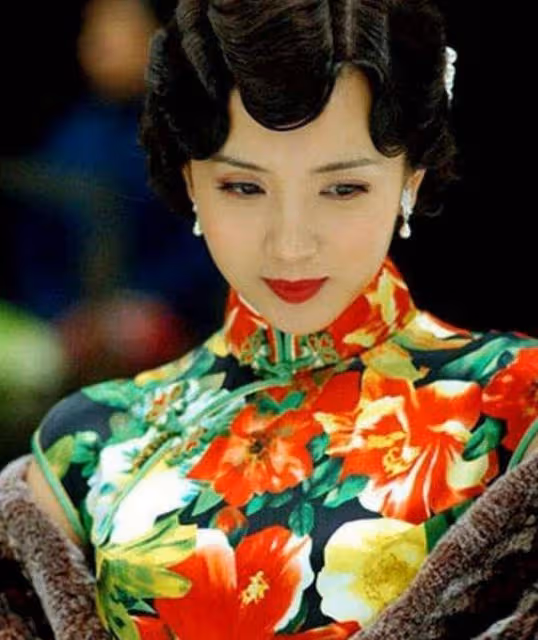 「女人的腰、奪命的刀」，來看看哪位女星的旗袍照最奪魂