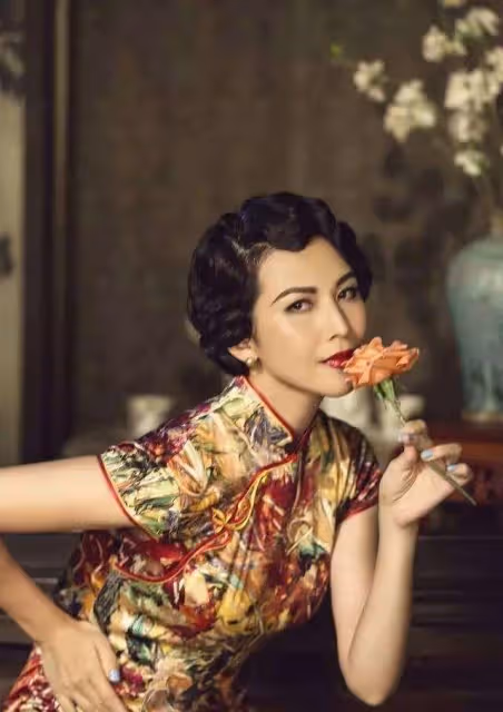 「女人的腰、奪命的刀」，來看看哪位女星的旗袍照最奪魂