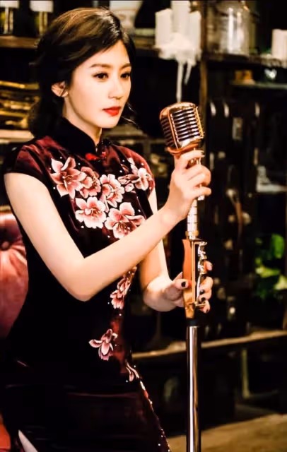 「女人的腰、奪命的刀」,來看看哪位女星的旗袍照最奪魂