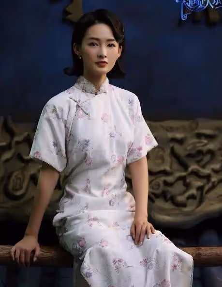 「女人的腰、奪命的刀」,來看看哪位女星的旗袍照最奪魂