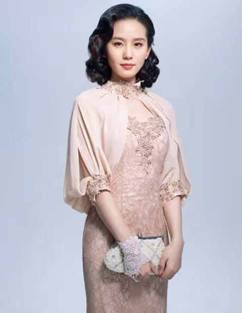 「女人的腰、奪命的刀」,來看看哪位女星的旗袍照最奪魂