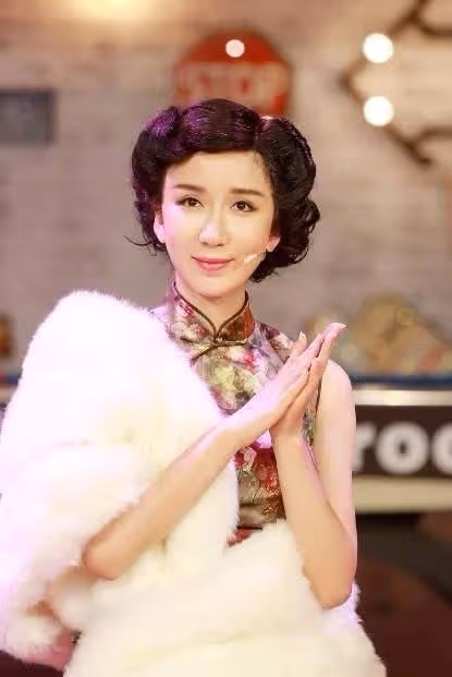 「女人的腰、奪命的刀」,來看看哪位女星的旗袍照最奪魂