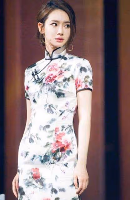 「女人的腰、奪命的刀」,來看看哪位女星的旗袍照最奪魂