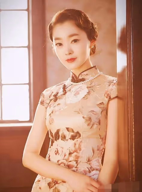 「女人的腰、奪命的刀」,來看看哪位女星的旗袍照最奪魂