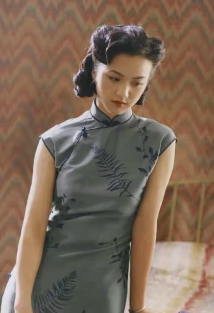 「女人的腰、奪命的刀」,來看看哪位女星的旗袍照最奪魂