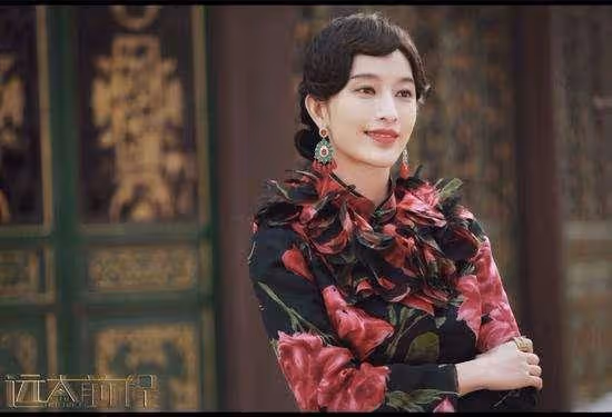「女人的腰、奪命的刀」,來看看哪位女星的旗袍照最奪魂