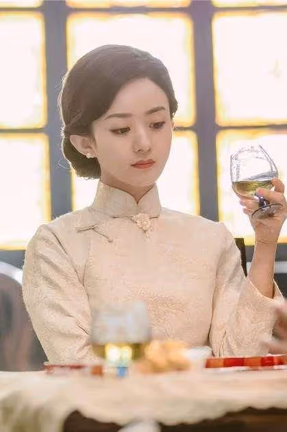 「女人的腰、奪命的刀」,來看看哪位女星的旗袍照最奪魂