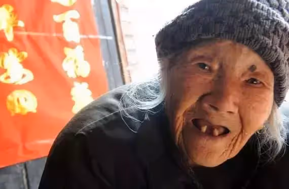 萬般無奈娶了克夫女，全村人都說我完了，三年後才知自己蠢的像豬