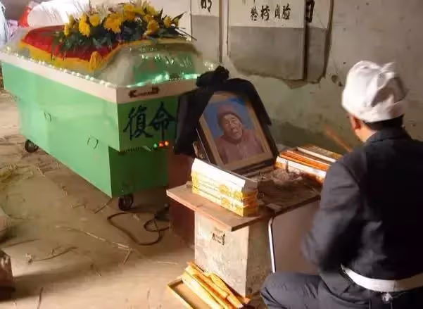萬般無奈娶了克夫女，全村人都說我完了，三年後才知自己蠢的像豬