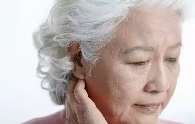 老人拿自己白髮發誓,兩個女兒都遭到報應癱瘓了,所有人竟都說該
