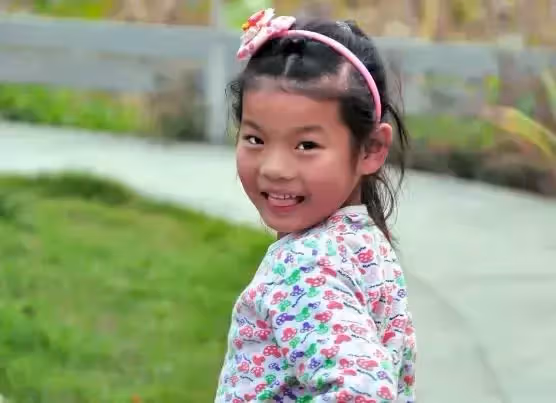 母親病逝留下撿來的小孩,大哥二哥不養,老三收留多年後驚喜來了