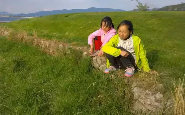 母親病逝留下撿來的小孩,大哥二哥不養,老三收留多年後驚喜來了