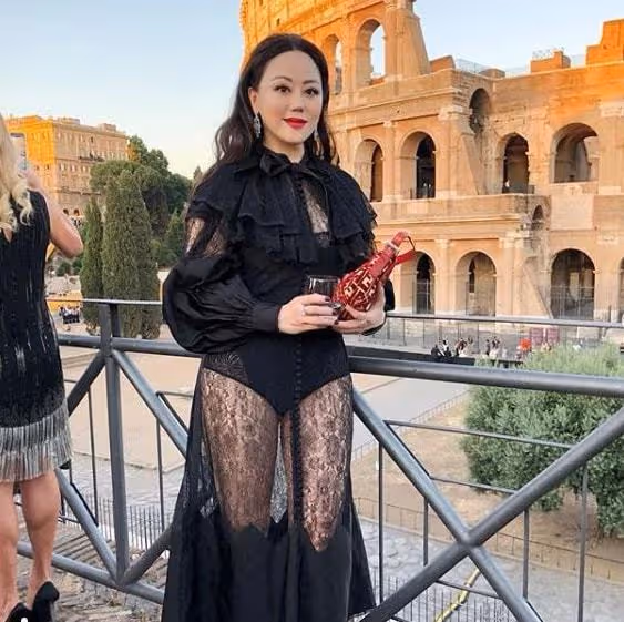 轉戰商圈的香港女星們,成億萬富婆還單身,她們是如何逆襲的?