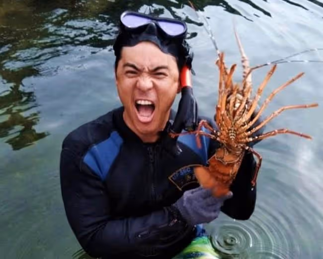 知名男星竇智孔被蟲咬,高燒全身紅疹險進ICU,同行好友要換血