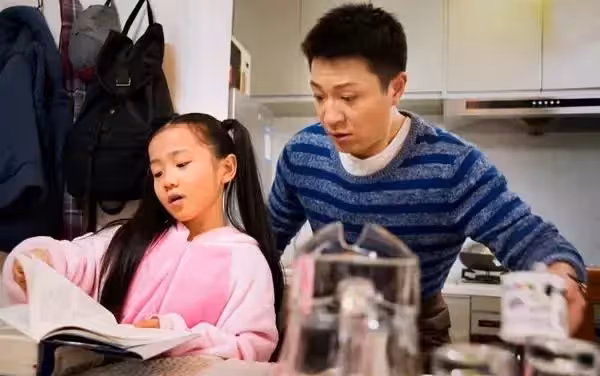 「為什麼這麼絕情?」阿伯臨終百萬財產全送看護,只留1元給女兒, 臨走前寫下親筆信:過去3個月令我太心寒