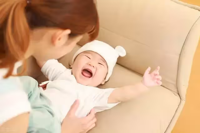 剖腹產生下雙胞胎,月子裡婆婆讓她自生自滅,出月後她斷然離婚